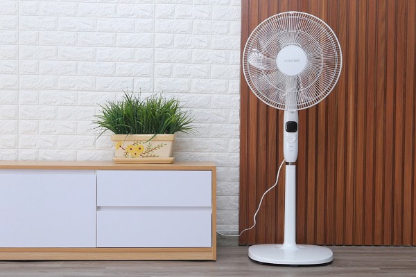 Quạt đứng điều khiển từ xa Toshiba F-LSD10(W)VN