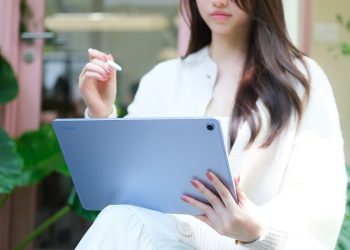 Trên tay Samsung Galaxy Tab S10 FE: Chip Exynos 1580 đi kèm AI tiên tiến và bút S Pen thần thánh