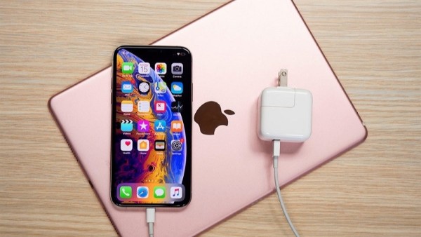 Dùng củ sạc iPad có thể giúp sạc iPhone nhanh hơn