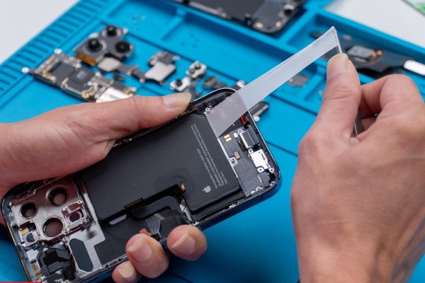 Mang iPhone đến trung tâm bảo hành chính hãng để sửa chữa