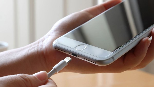 iPhone 7 Plus có thể tiếp nhận dòng sạc lên tới khoảng 10W thông qua cáp Lightning