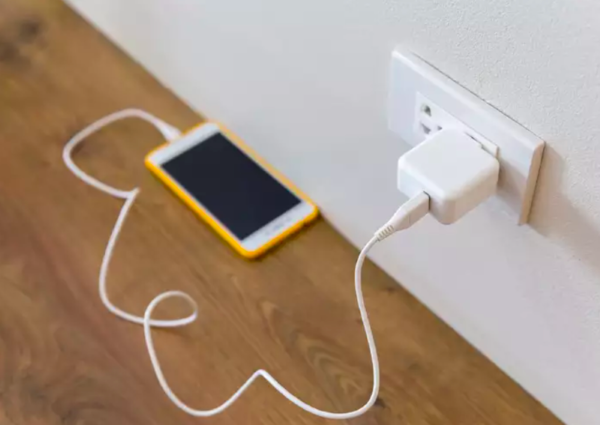 Thường xuyên kiểm tra khi sử dụng củ sạc