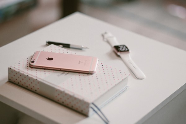 Dung lượng pin iPhone 6S Plus đủ cho 1 ngày làm việc liên tục