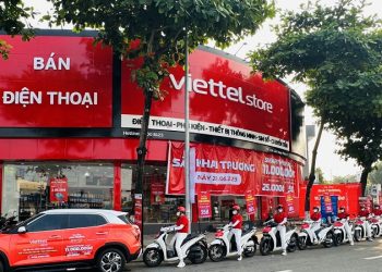 Tưng bừng khai trương siêu thị Viettel Store tại TP. Vĩnh Yên, Vĩnh Phúc: Smartphone giảm đến 8 triệu, phụ kiện, gia dụng giảm đến 50%
