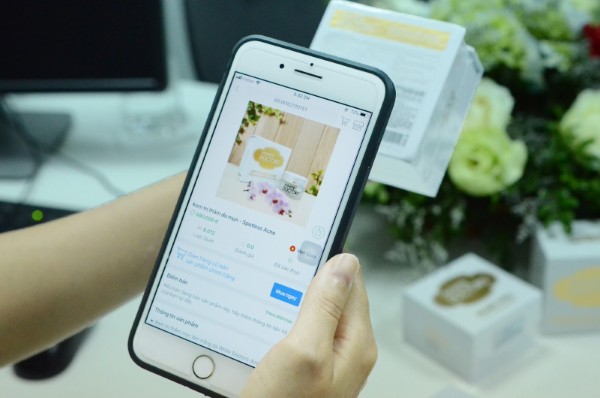 Chọn “Scan QR Code” để quét mã trên sản phẩm