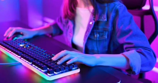 Cảm giác gõ phím trên bàn phím cơ rõ ràng, có độ nảy tốt
