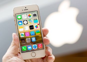 Pin iPhone 5 dùng liên tục được mấy tiếng?