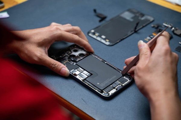 Địa chỉ thay pin Pisen chính hãng cho iPhone uy tín tại Viettel Store