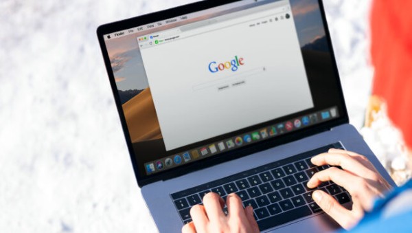 Mở Chrome → chọn Cài đặt