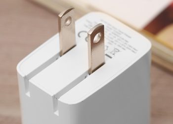 Sạc 5V 2A là bao nhiêu W? Có phải sạc nhanh không?