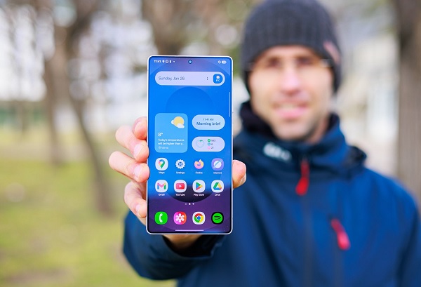 Màn hình của Galaxy S25 Ultra cho khả năng tái hiện hình ảnh sắc nét, mượt mà