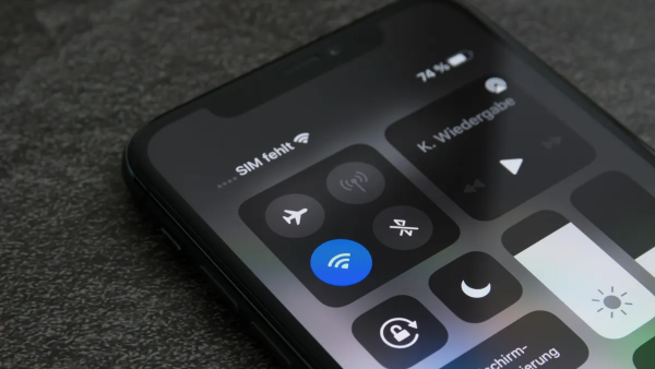 Tiến hành tắt và bật lại Wi-Fi và Bluetooth