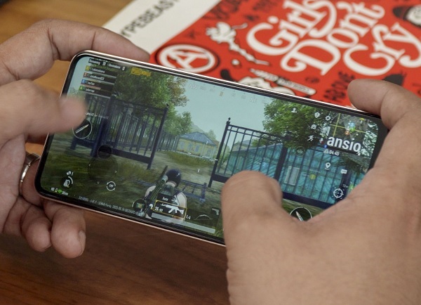 Chơi game tốt, nhiệt độ máy không quá nóng