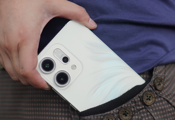 Máy được tích hợp viên pin 6.000 mAh