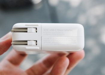 Dùng sạc MacBook cho iPhone 16 được không? Đây là câu trả lời dành cho bạn!
