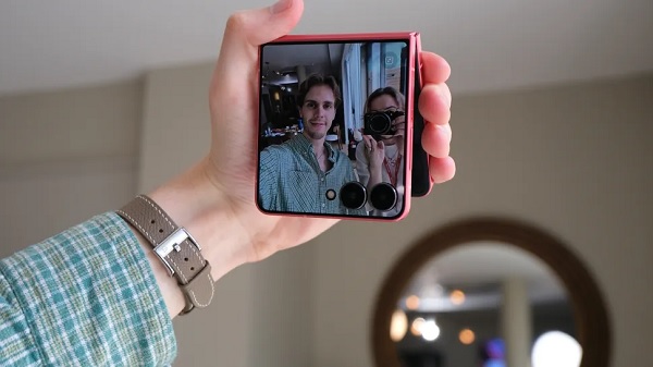 Galaxy Z Flip7 với camera AI