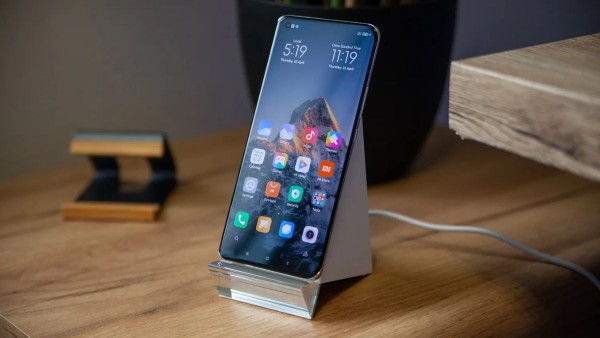 So sánh thời lượng pin và công nghệ sạc trên Xiaomi và Oppo