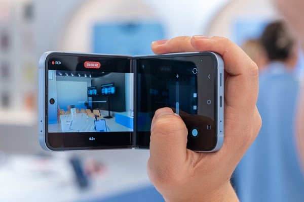 Samsung Galaxy Z Flip7 trang bị cụm camera sau 50MP