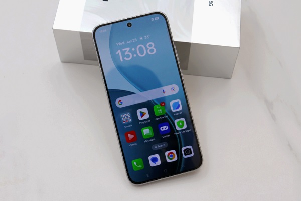 OPPO Reno14 được trang bị màn hình lớn hơn, độ phân giải và tần số quét cao hơn
