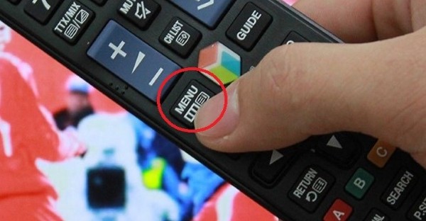 Nhấn nút SOURCE trên remote