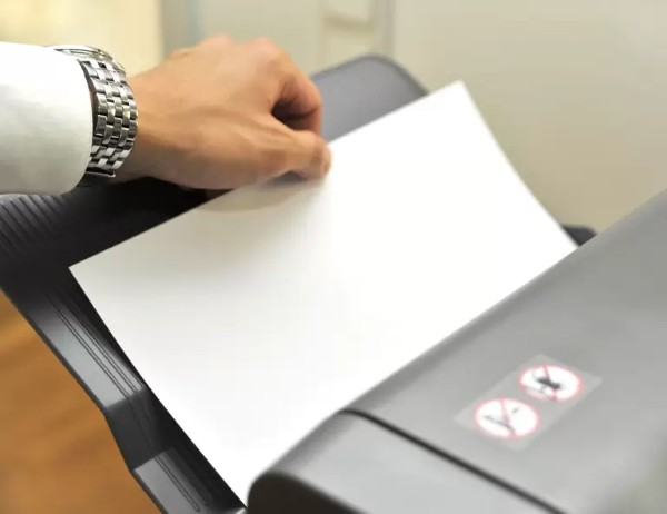 Lỗi do đặt giấy không đúng chiều hoặc xếp giấy lệch trên khay