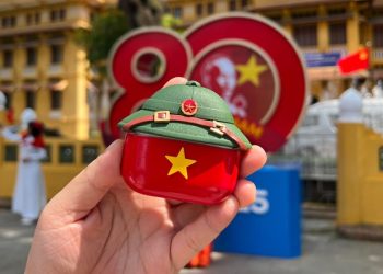 Viettel Store và This thing made by: Contentory ra mắt ốp tai nghe thủ công kỷ niệm 80 năm Quốc khánh 2/9