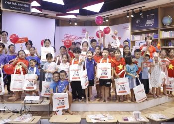 Viettel Store và Hồng Hà tổ chức workshop chủ đề “Yêu nước & Trải nghiệm đồng hồ định vị trẻ em”